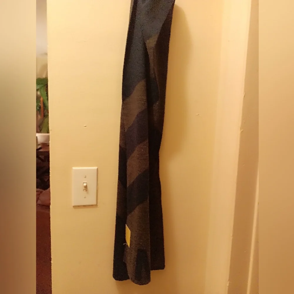 Michael Kors women's gray and navy blue winter stylish scarf